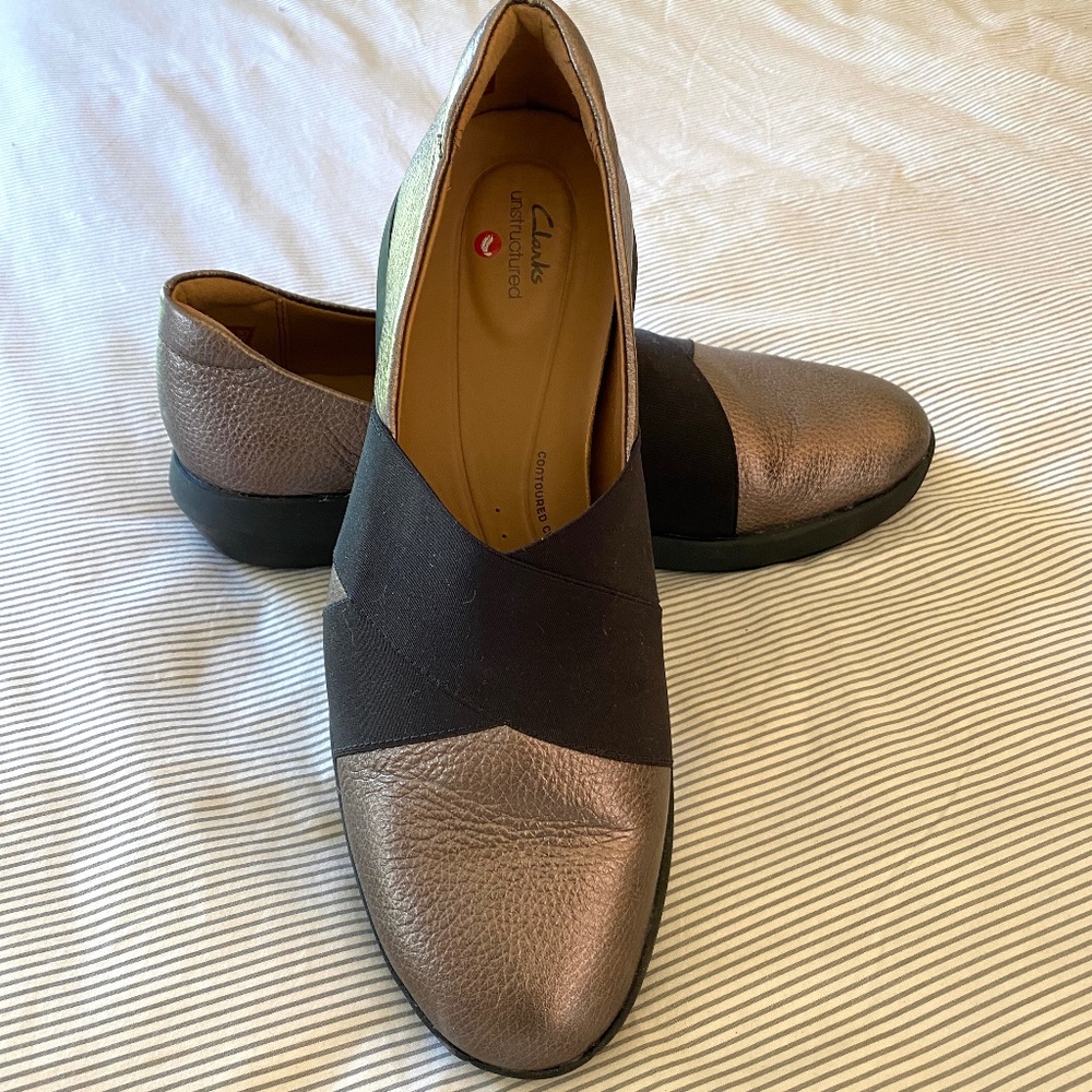 Clarks Casual Flat in Metallic Gold Leather